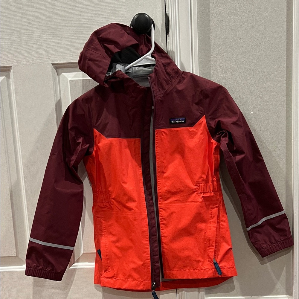 Like New!!! Patagonia Torrentshell girls rain Jacket